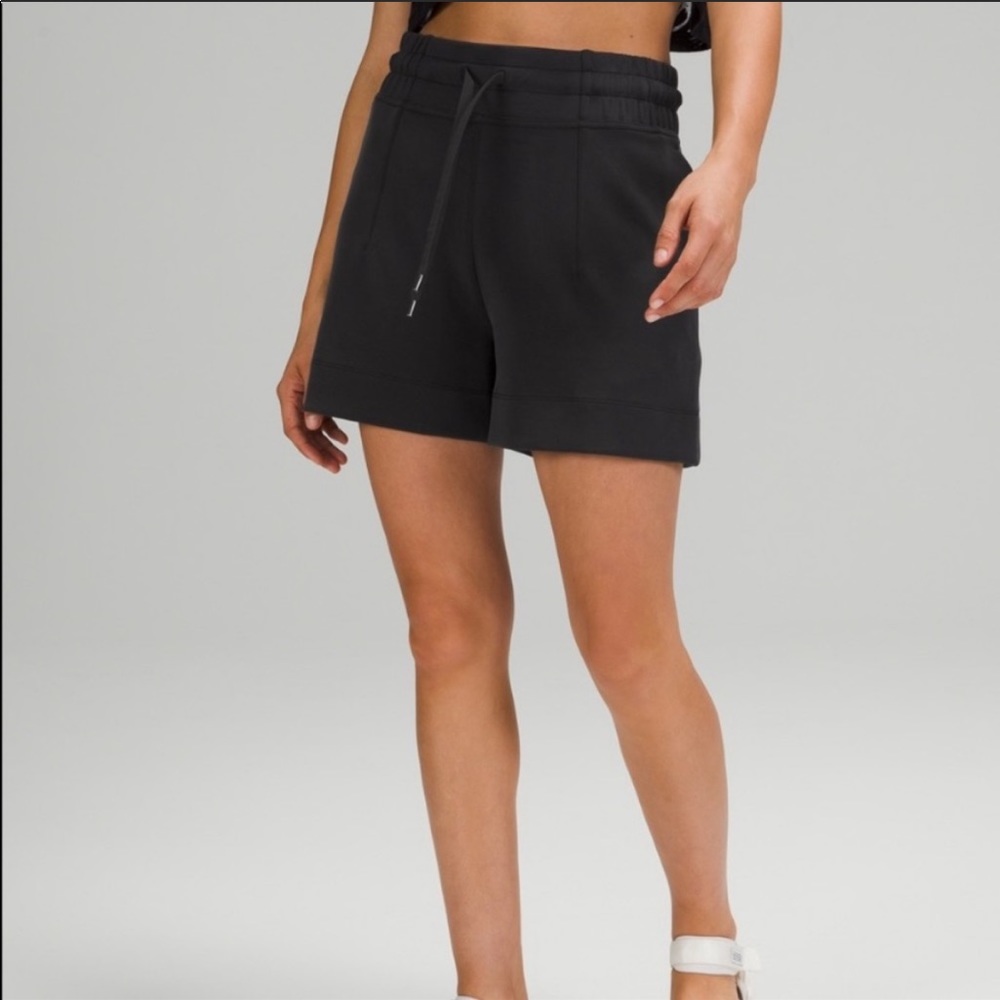 Lululemon Soft Ambitions Shorts Size 4 Black